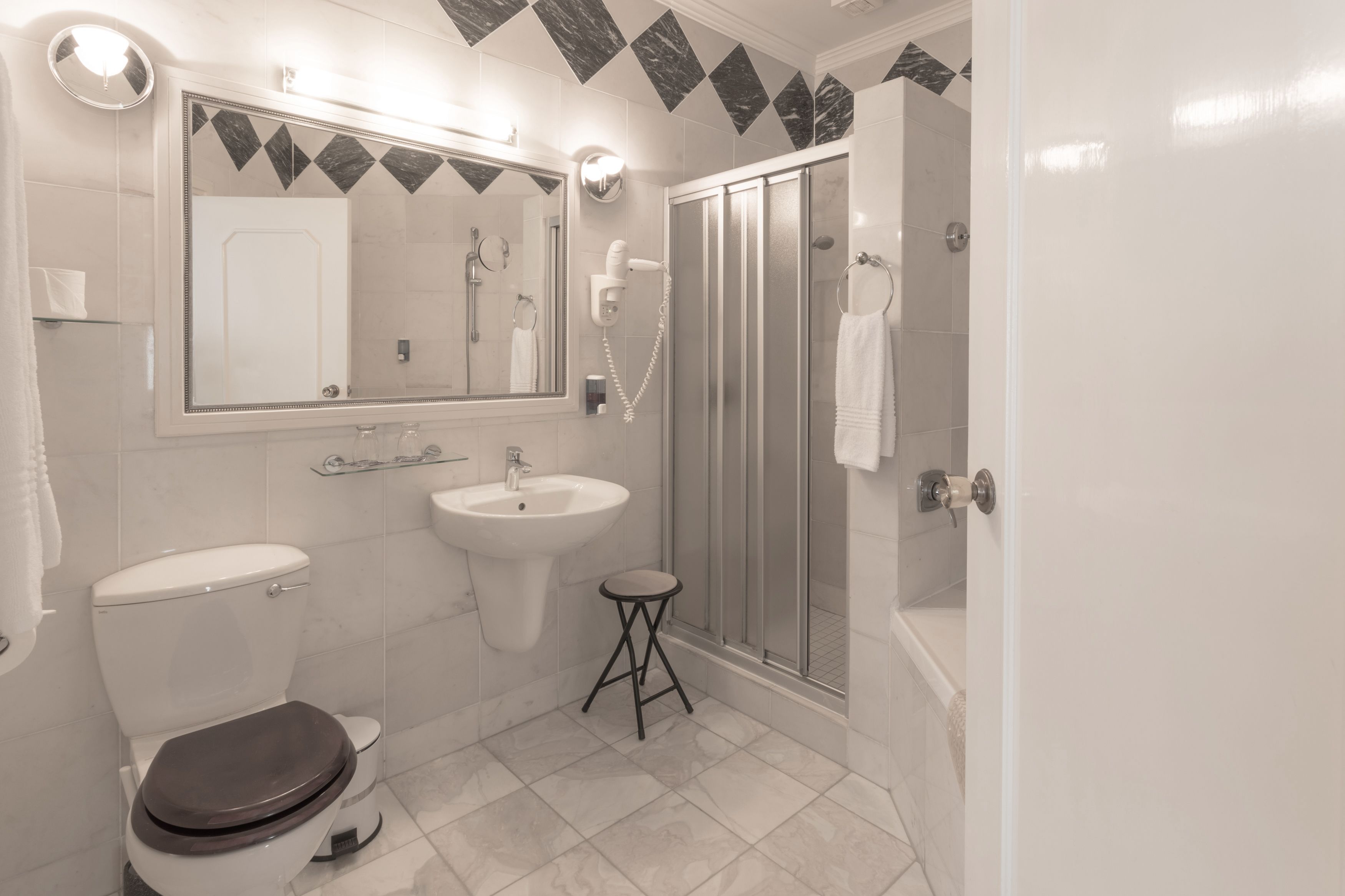 suite | bathroom | free toiletries, hair dryer, towels