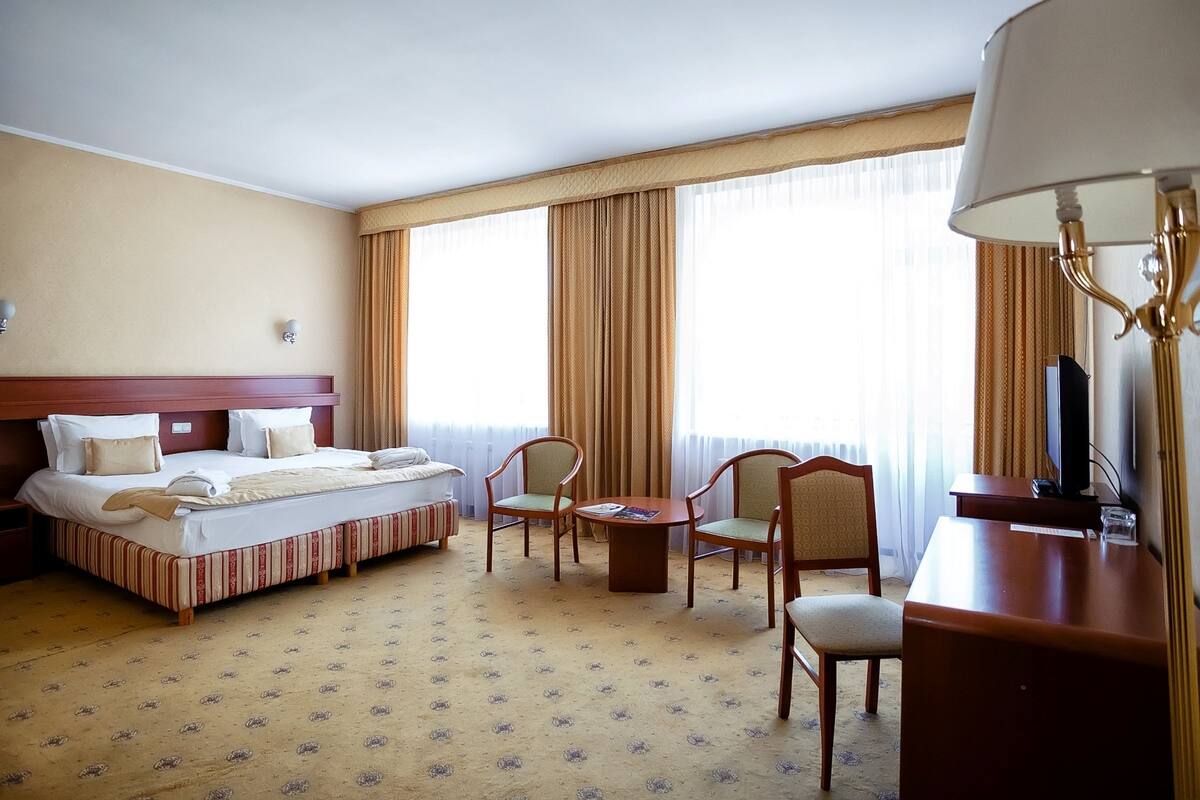 Deluxe Double Room | Living area