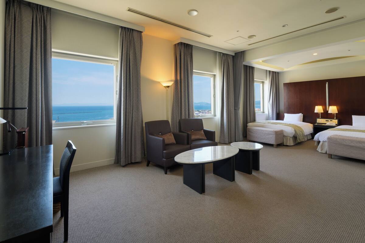 junior suite, non smoking | 1 bedroom, desk, laptop workspace, blackout curtains