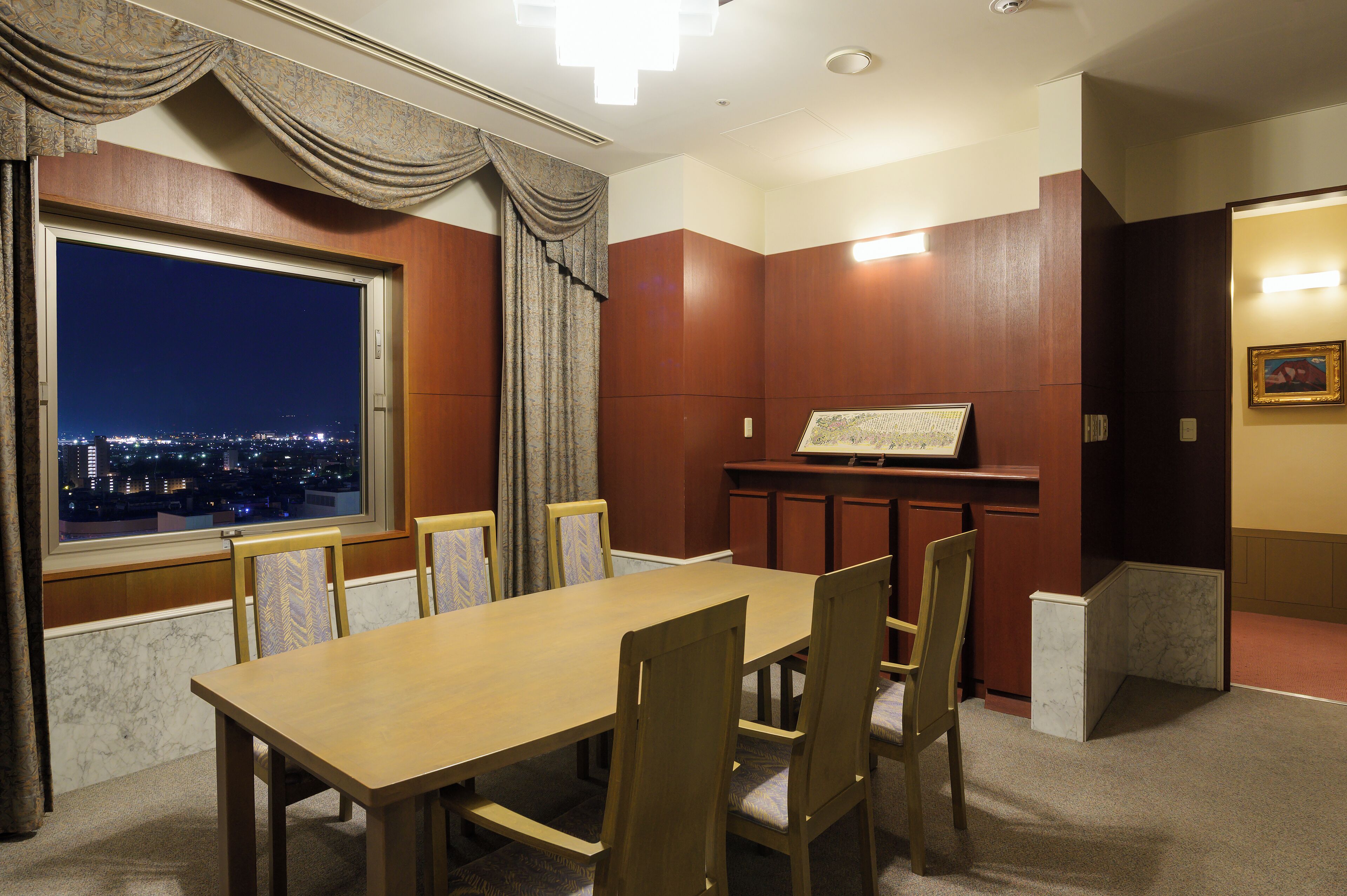 royal suite, non smoking | living area | 32-inch tv with satellite channels