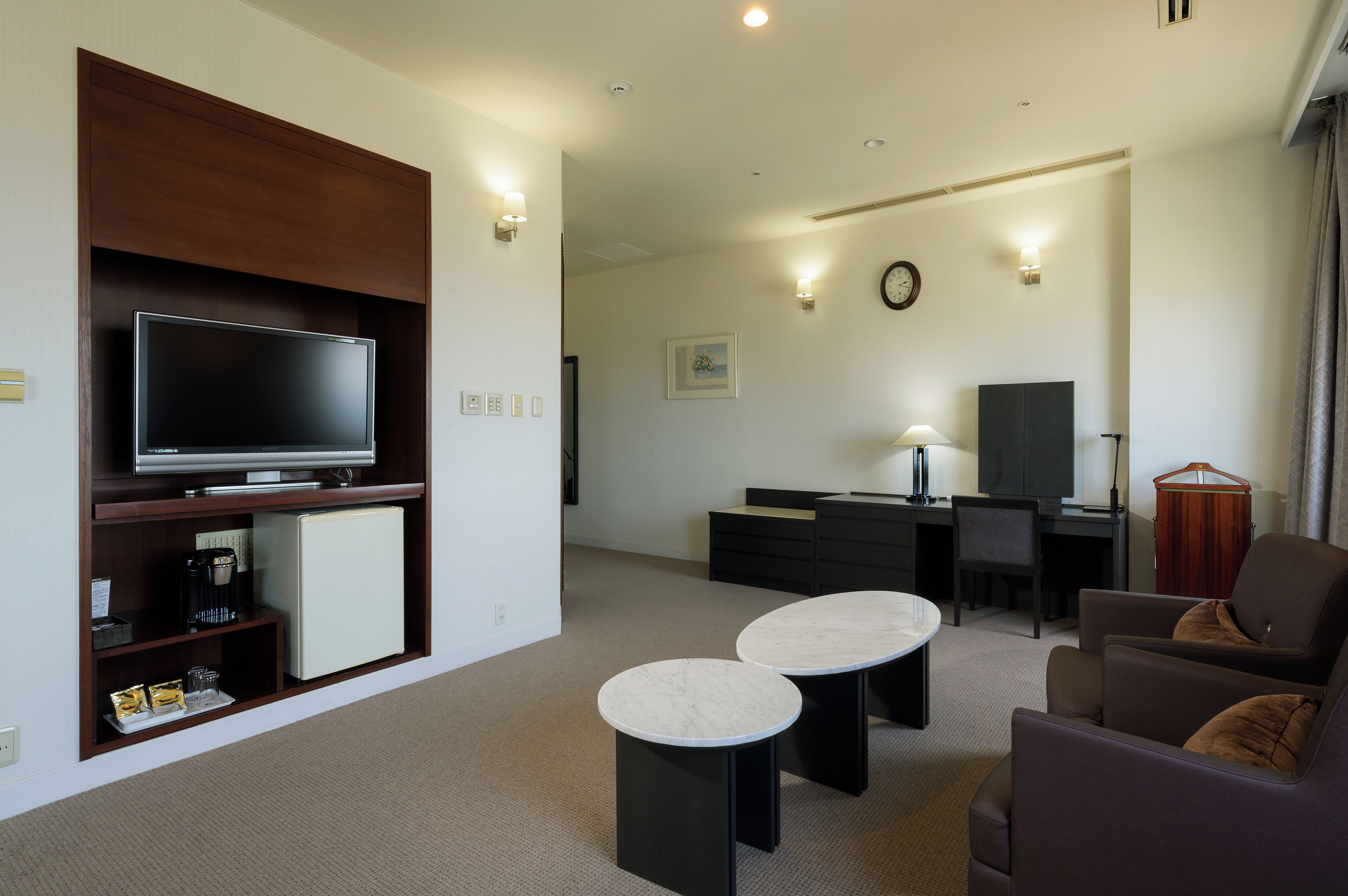 junior suite, non smoking | 1 bedroom, desk, laptop workspace, blackout curtains