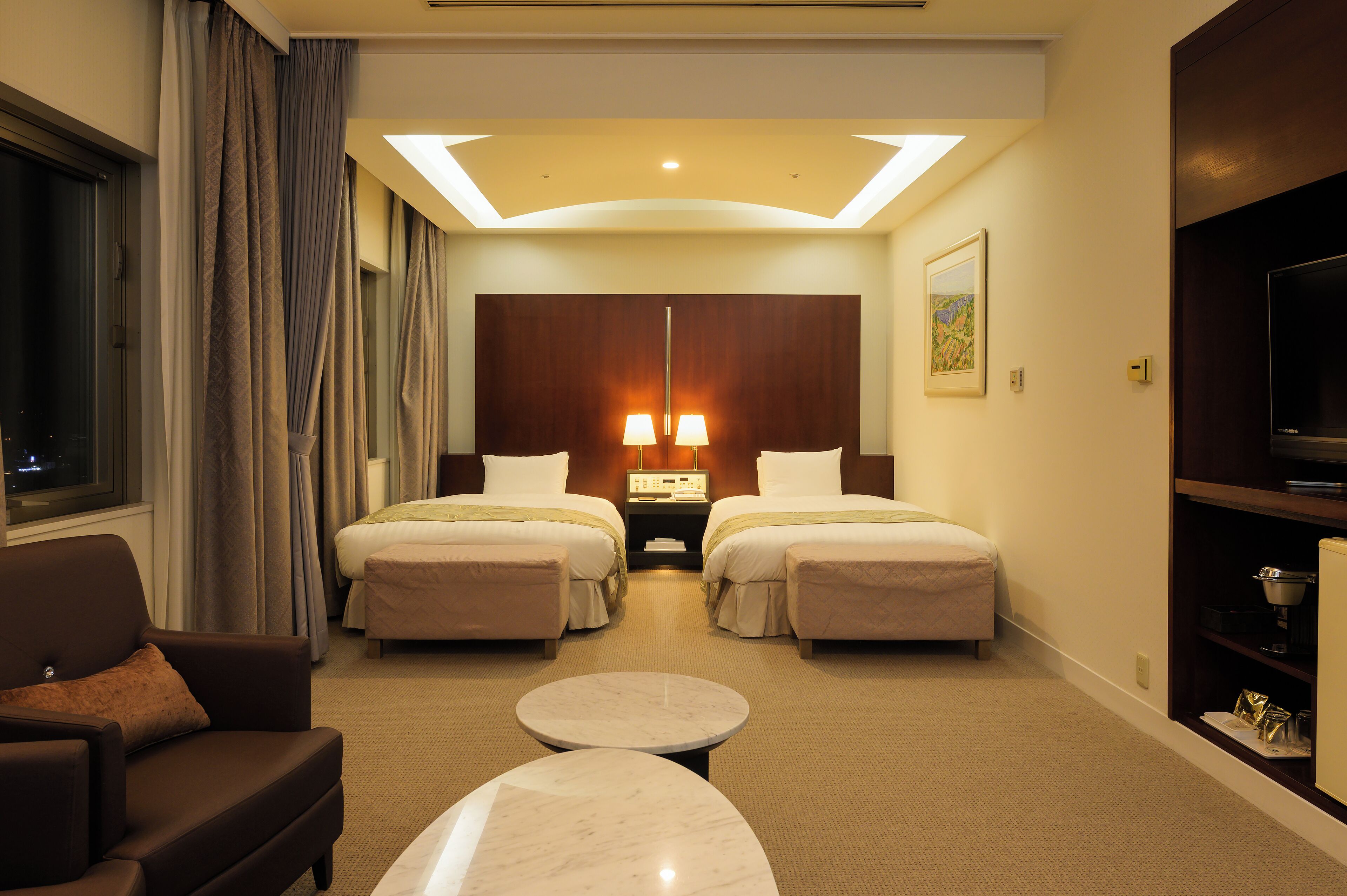 junior suite, non smoking | 1 bedroom, desk, laptop workspace, blackout curtains