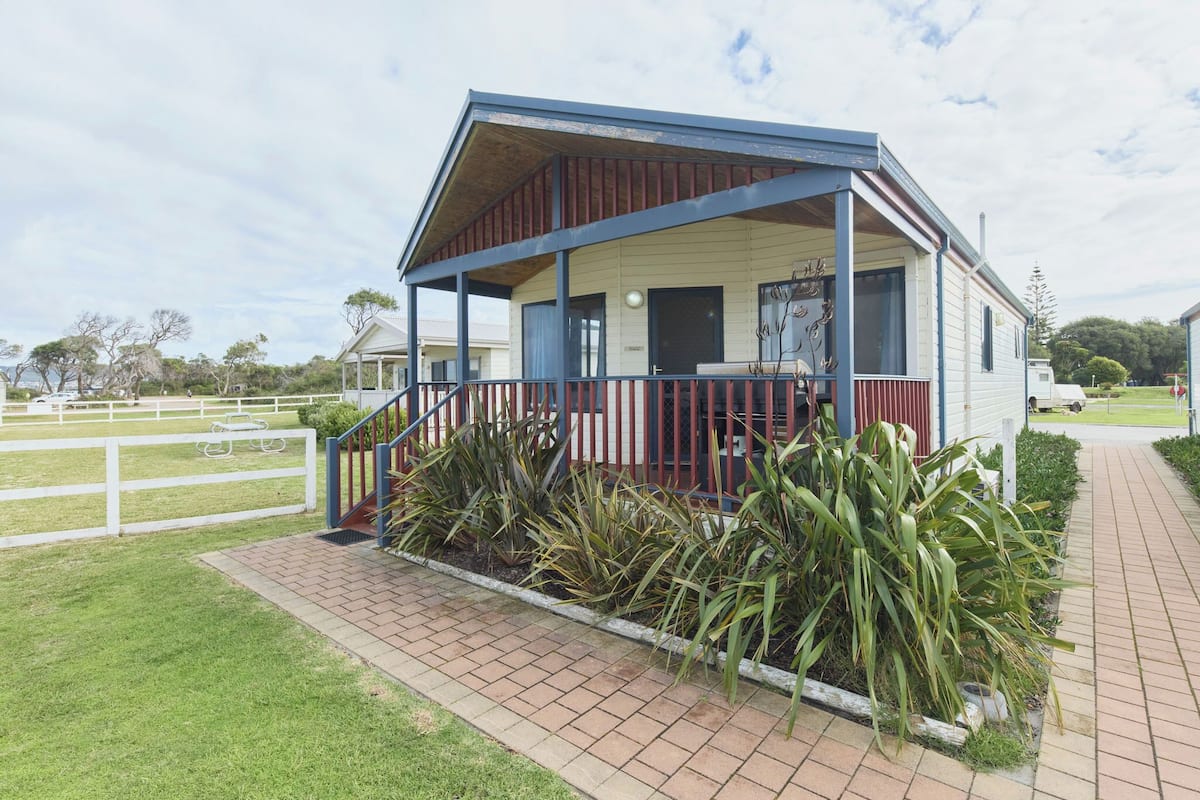 Two Bedroom Oceanview Cabin | Bed sheets