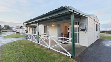 Classic Cabin, 2 Bedrooms, Kitchen | Bed sheets