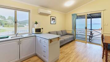 Classic Cabin, 2 Bedrooms, Beach View, Beachfront | Bed sheets
