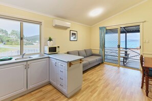 Cabaña clásica, 2 habitaciones, vista a la playa, frente al mar | Ropa de cama 