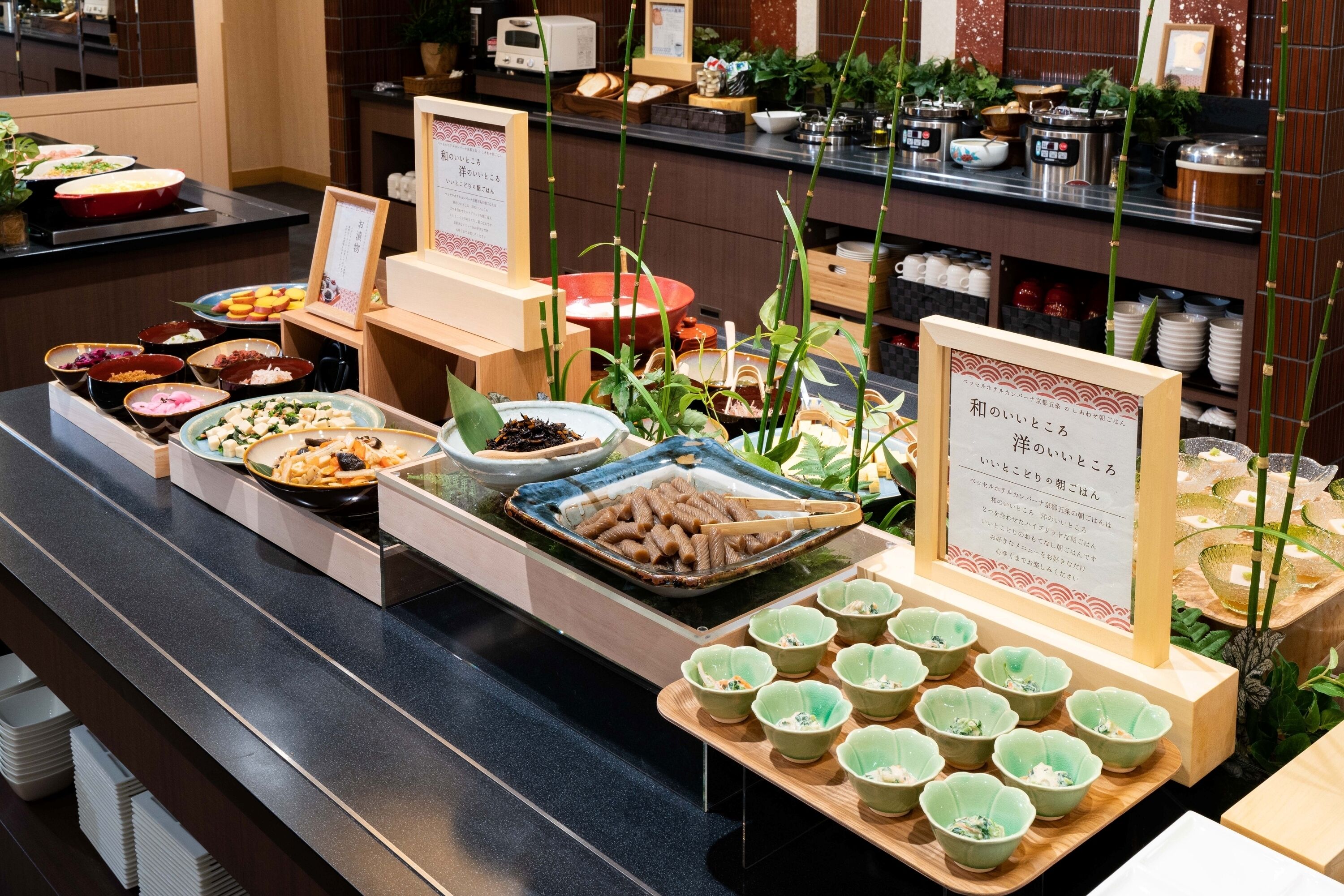 daily buffet breakfast (jpy 1800 per person)