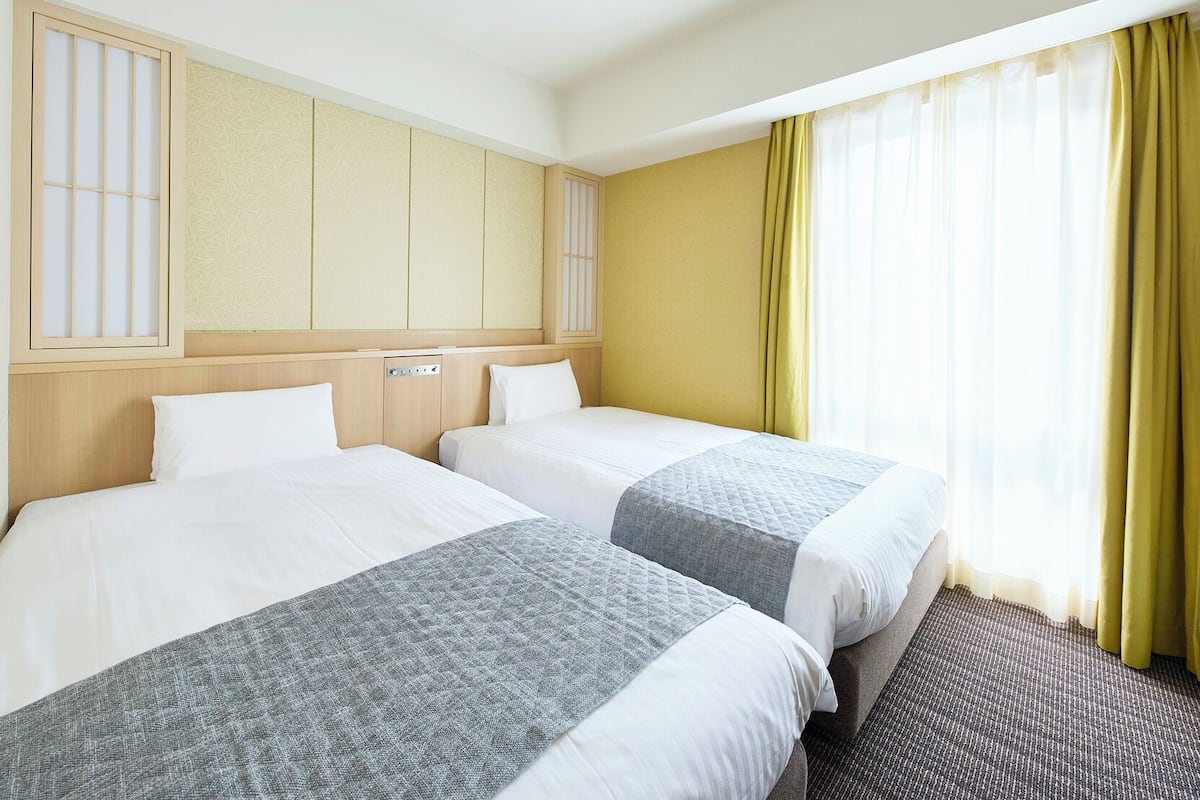 Premium bedding, down duvets, desk, laptop workspace