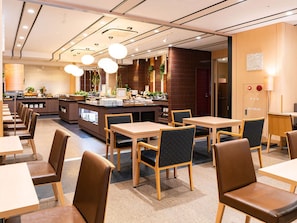 TĂ€gliches FrĂŒhstĂŒcksbuffet gegen GebĂŒhr