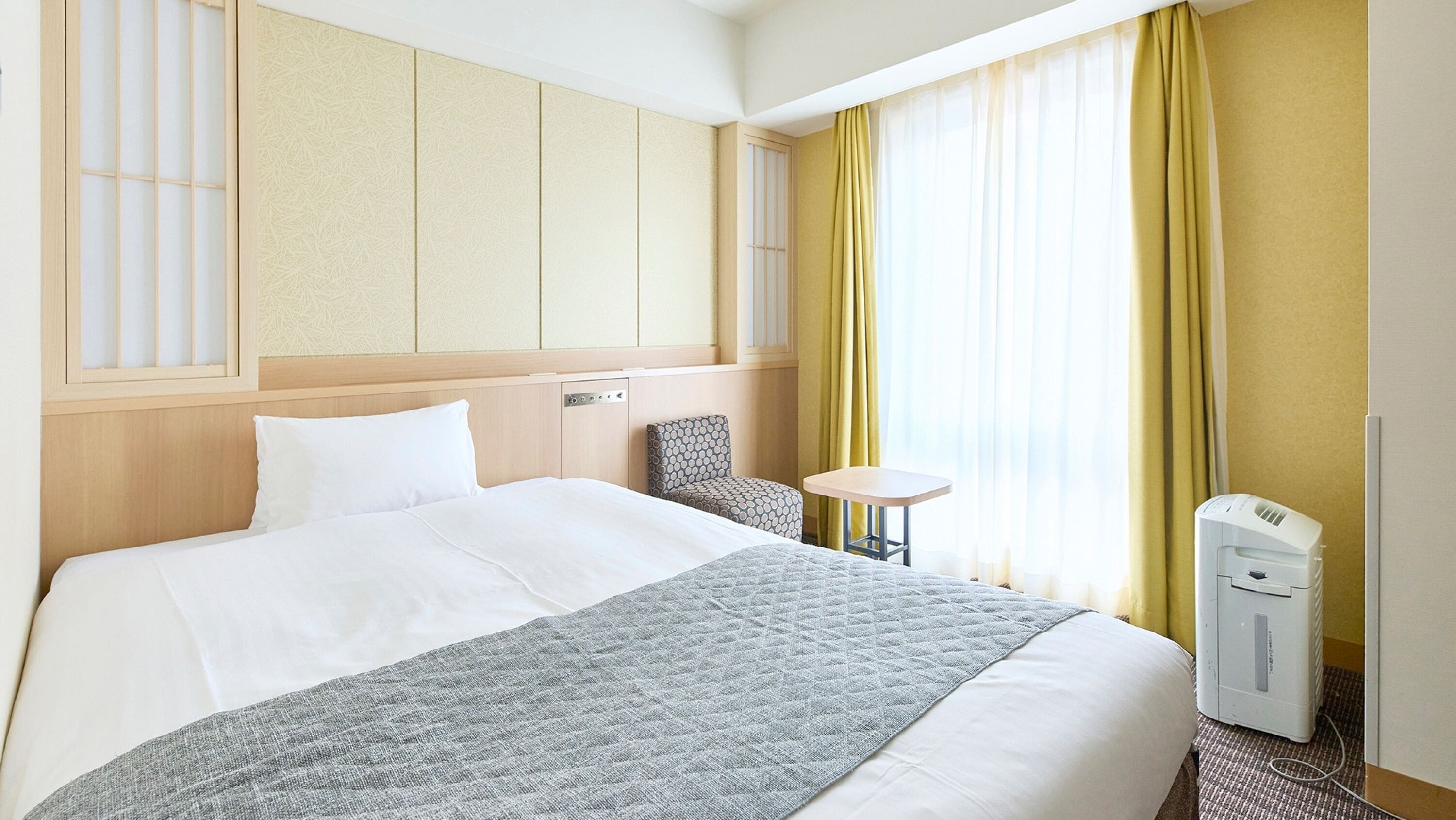 デラックス シングルルーム 禁煙 | 高級寝具、羽毛の掛け布団、デスク、ノートパソコン用作業スペース