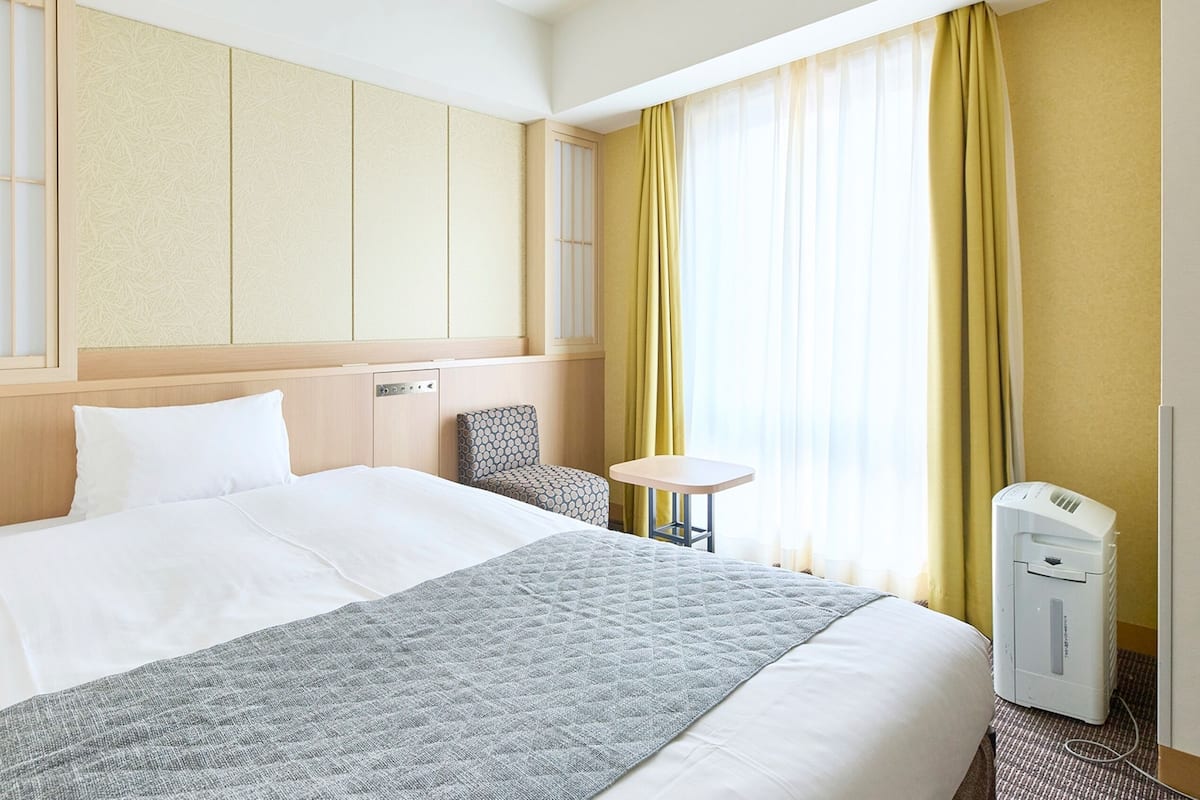 Deluxe Single Room, Non Smoking | Premium bedding, down duvets, desk, laptop workspace