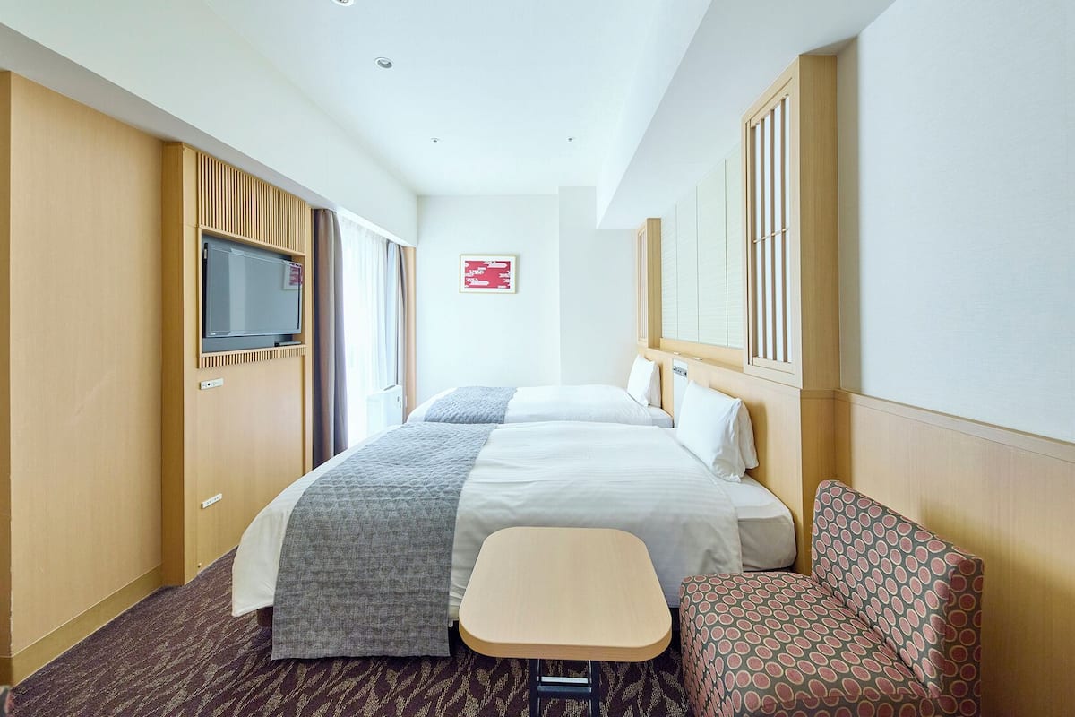 Premium bedding, down duvets, desk, laptop workspace