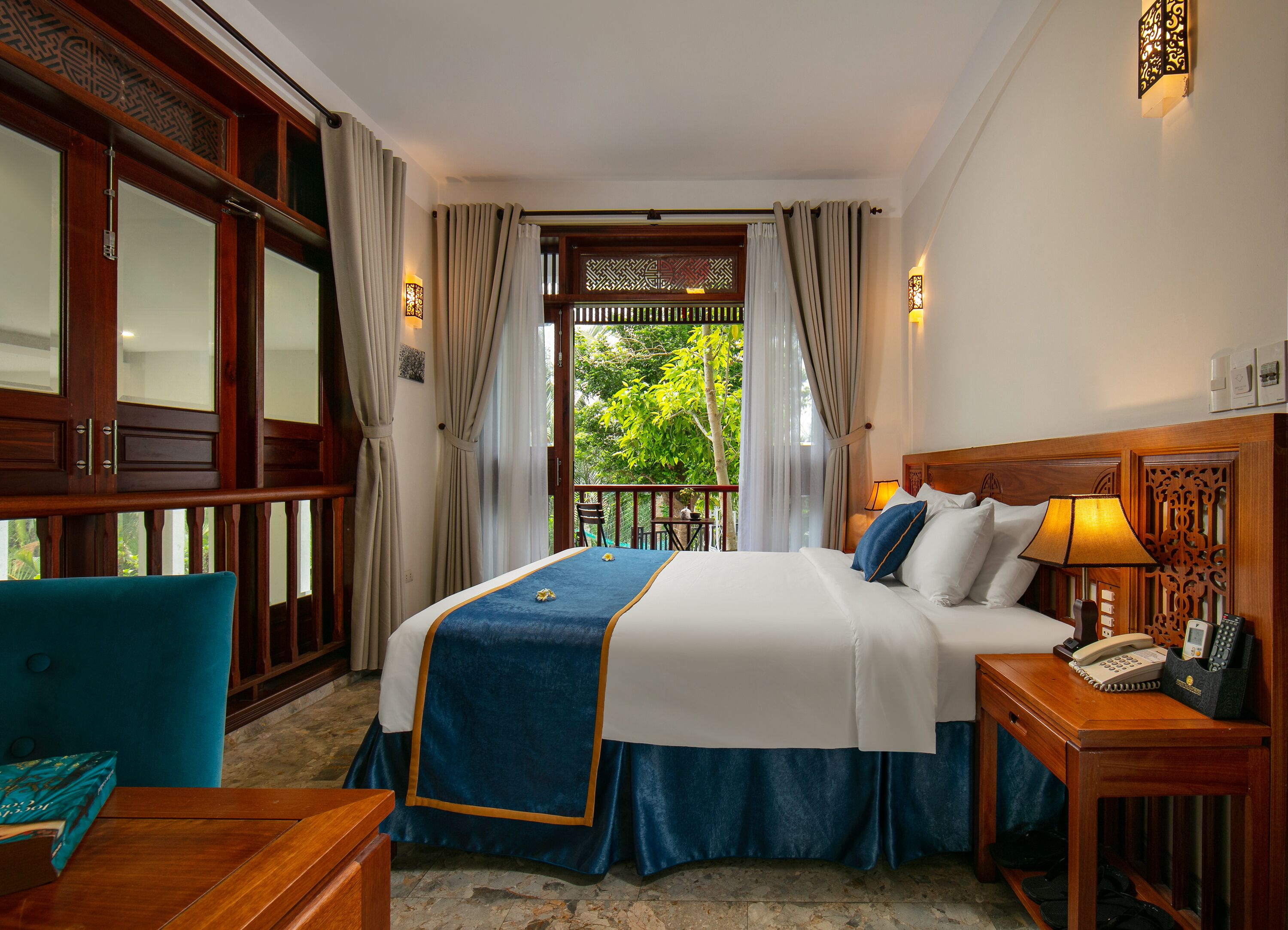 deluxe double or twin room with balcony | 1 bedroom, premium bedding, select comfort beds, minibar