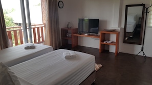 Deluxe Suite, 2 Bedrooms, Pool View
