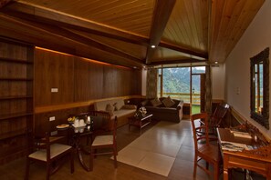 Manali Club Suite | Living room