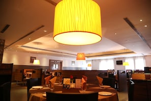Restaurant - Hotel Moti Mahal (Mangaluru)