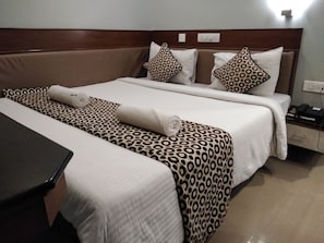 Egyptian cotton sheets, premium bedding, minibar, in-room safe