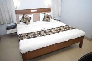Premium Room | Egyptian cotton sheets, premium bedding, minibar, in-room safe - Hotel The Nook (Madurai)