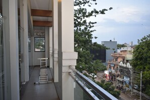 Sábanas de algodón egipcio, ropa de cama de alta calidad y minibar 