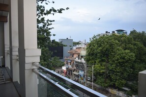 Premium Room | Egyptian cotton sheets, premium bedding, minibar, in-room safe - Hotel The Nook (Madurai)