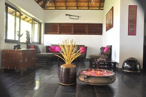 Lobby sitting area - Kanan Beach Resort - Kerala (Hosdurg)