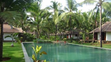 Outdoor pool, open 8 AM to 7:30 PM, sun loungers