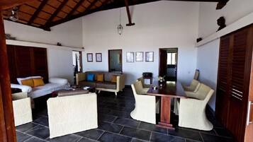 Sea View Executive Family Cottage | Living room | TV, pay movies
