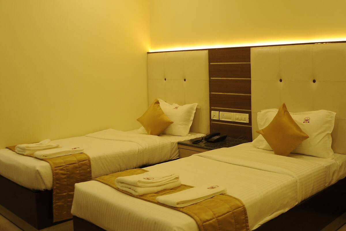 Desk, soundproofing, rollaway beds, free WiFi