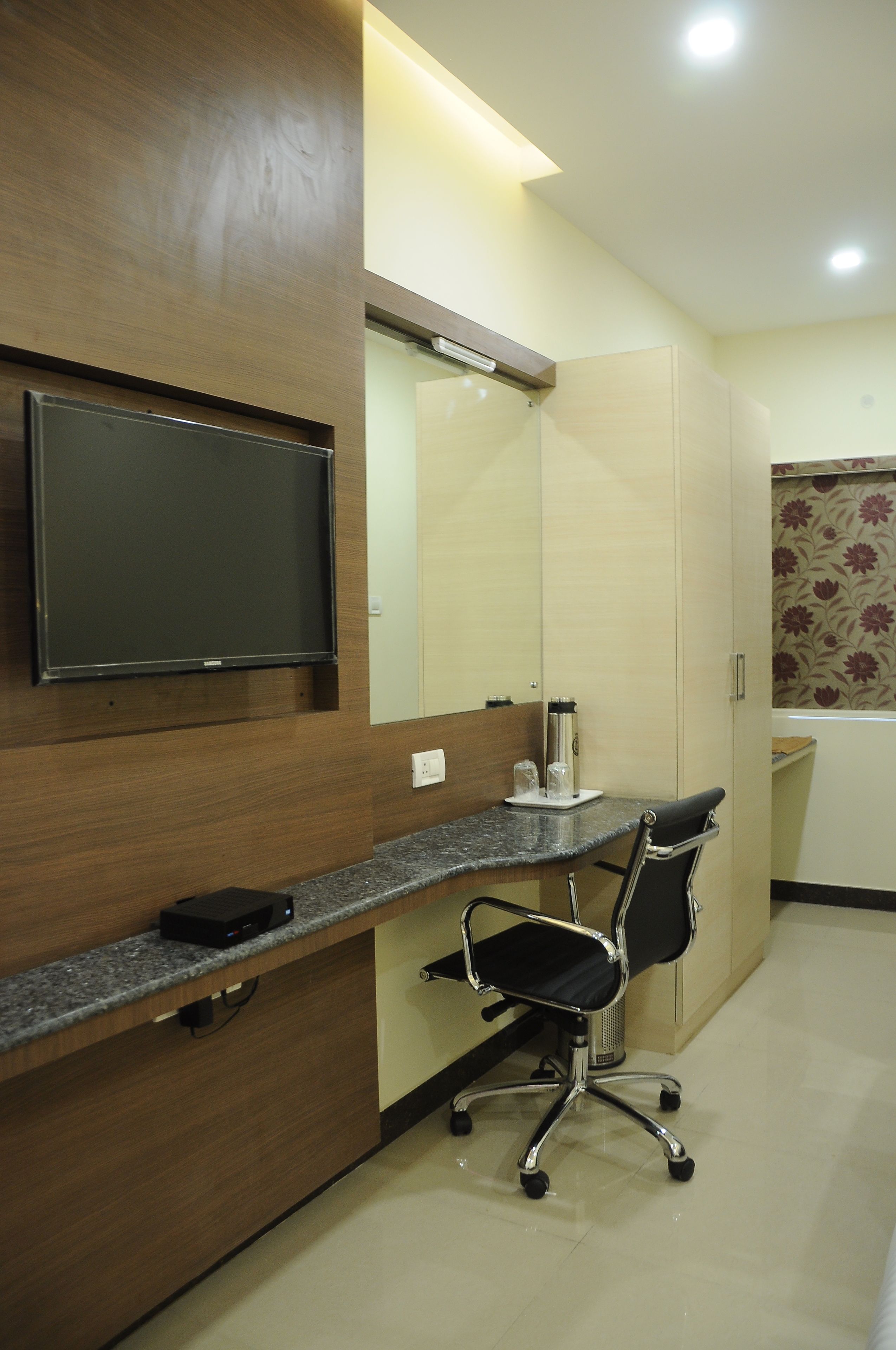 desk, soundproofing, rollaway beds, free wifi