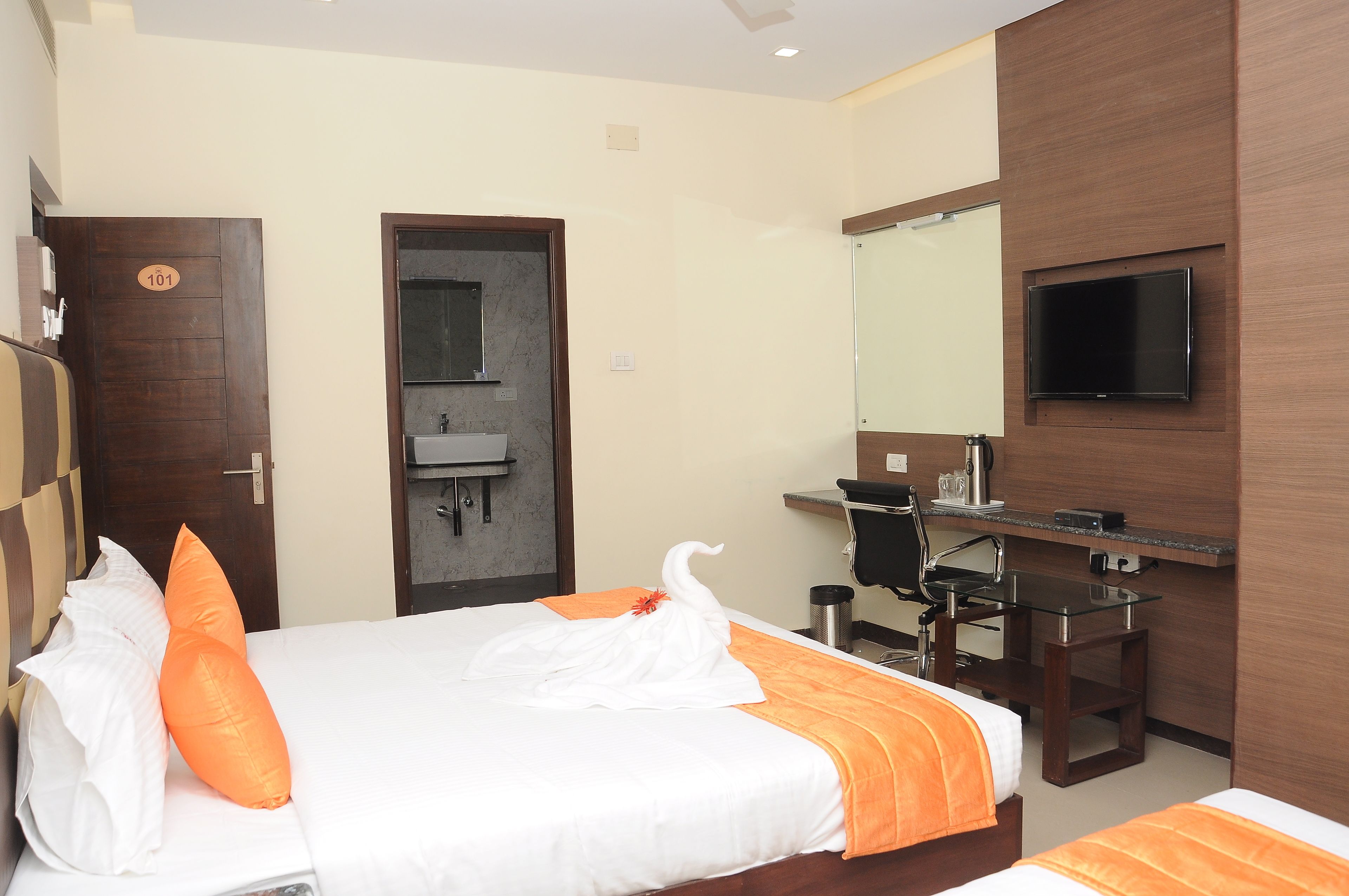 premium triple room | desk, soundproofing, rollaway beds, free wifi
