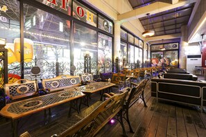 Serveert ontbijt en diner, Koreaanse gerechten