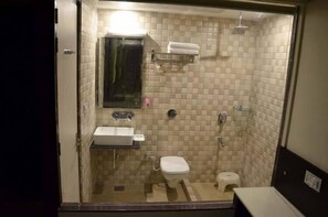 Ducha, artículos de higiene personal gratuitos y secador de pelo
