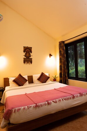 Premium bedding, desk, bed sheets - Falling Waters (Devikolam)