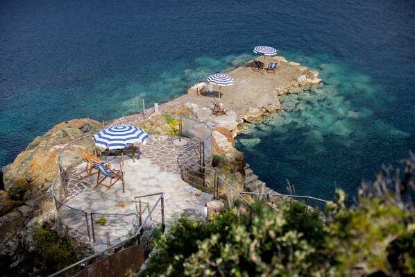 Private beach, sun-loungers, beach umbrellas, scuba diving - Intur Residence (Marciana Marina)