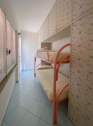 Apartment, Terrasse, Meerblick | Zimmersafe, kostenloses WLAN, Bettwäsche