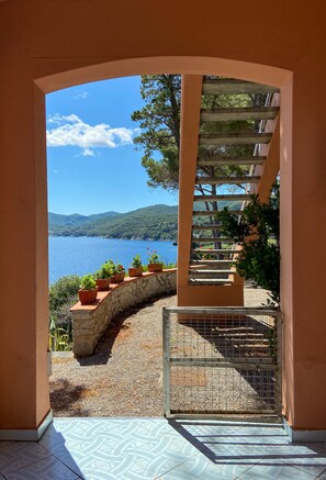 Departamento, patio, vista al mar | Vista al agua