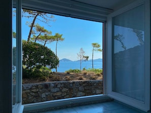Superior-Apartment, Terrasse, Meerblick | Blick auf das Wasser
