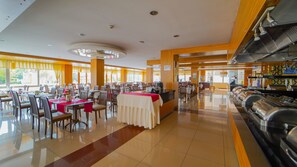 2 restaurants, breakfast served - Aes Club Hotel (Fethiye)