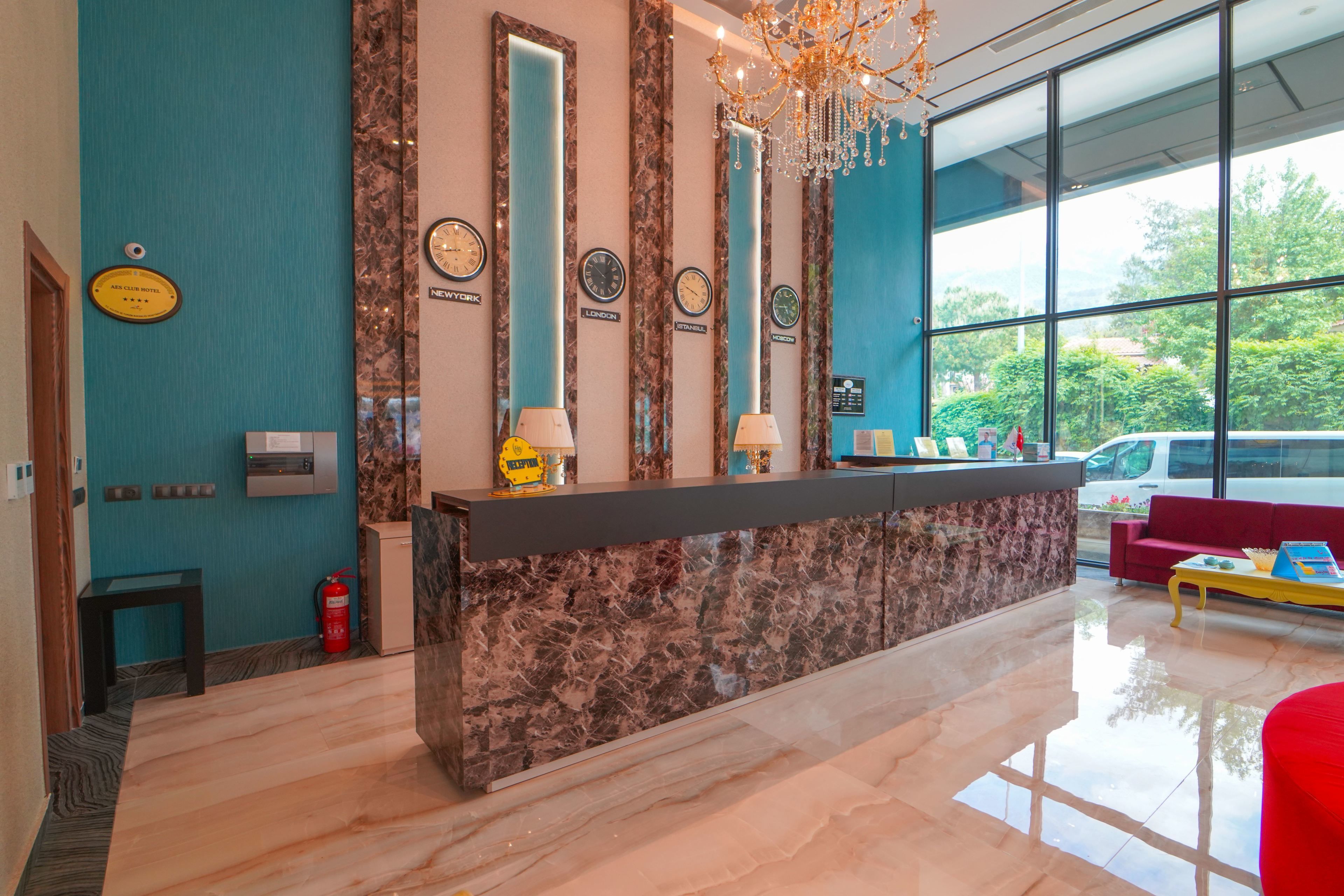 ฝ่ายต้อนรับ