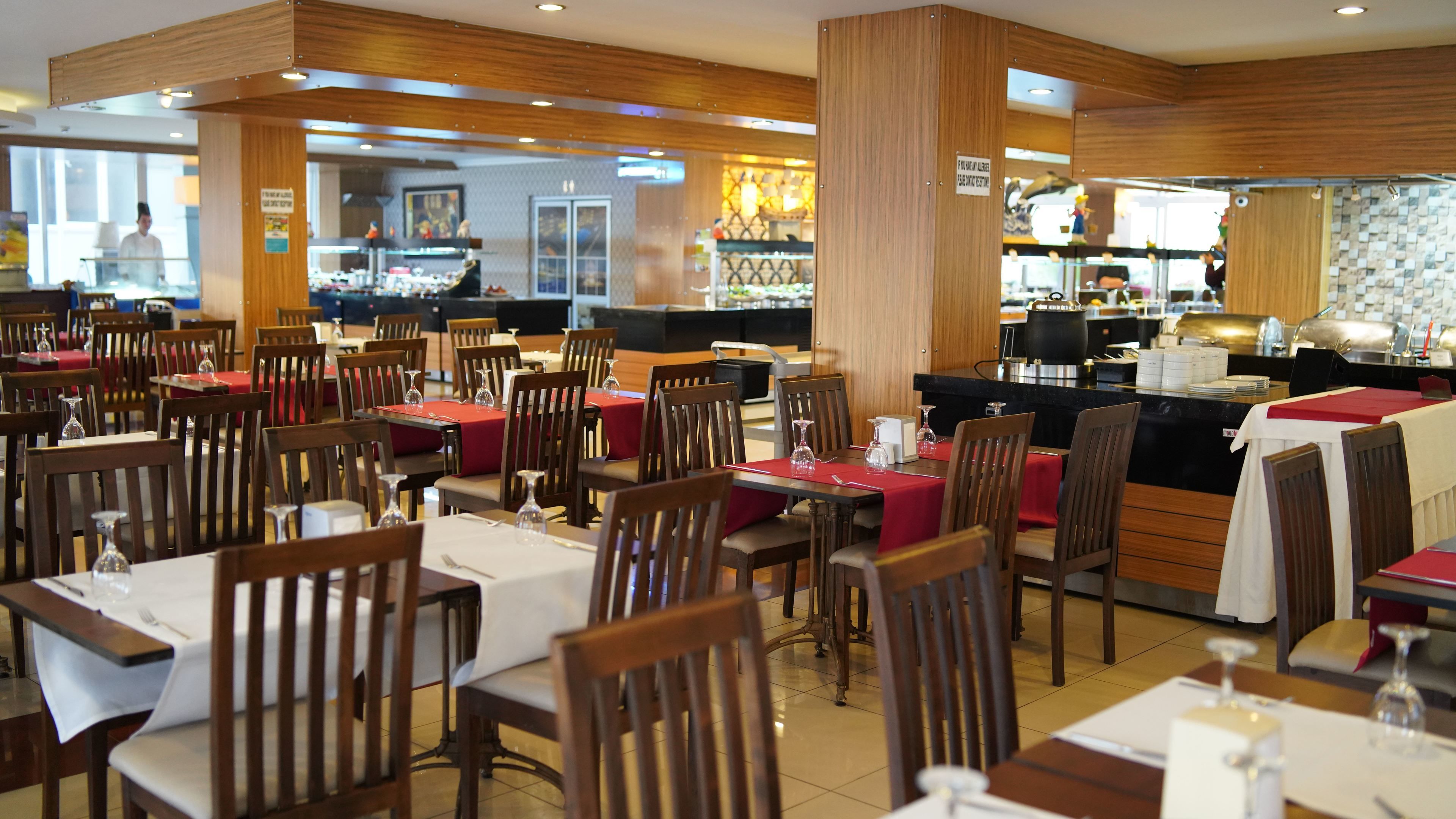 2 ห้องอาหาร, บริการอาหารเช้า