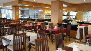 2 من المطاعم، تقديم الإفطار