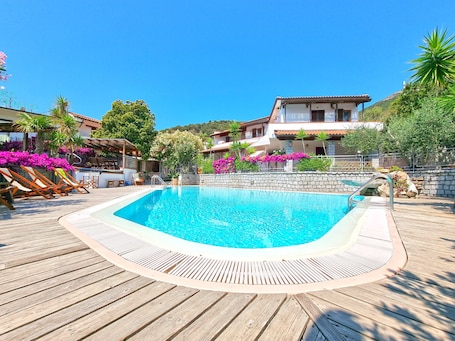 Vista giardino. Hotel Montemerlo