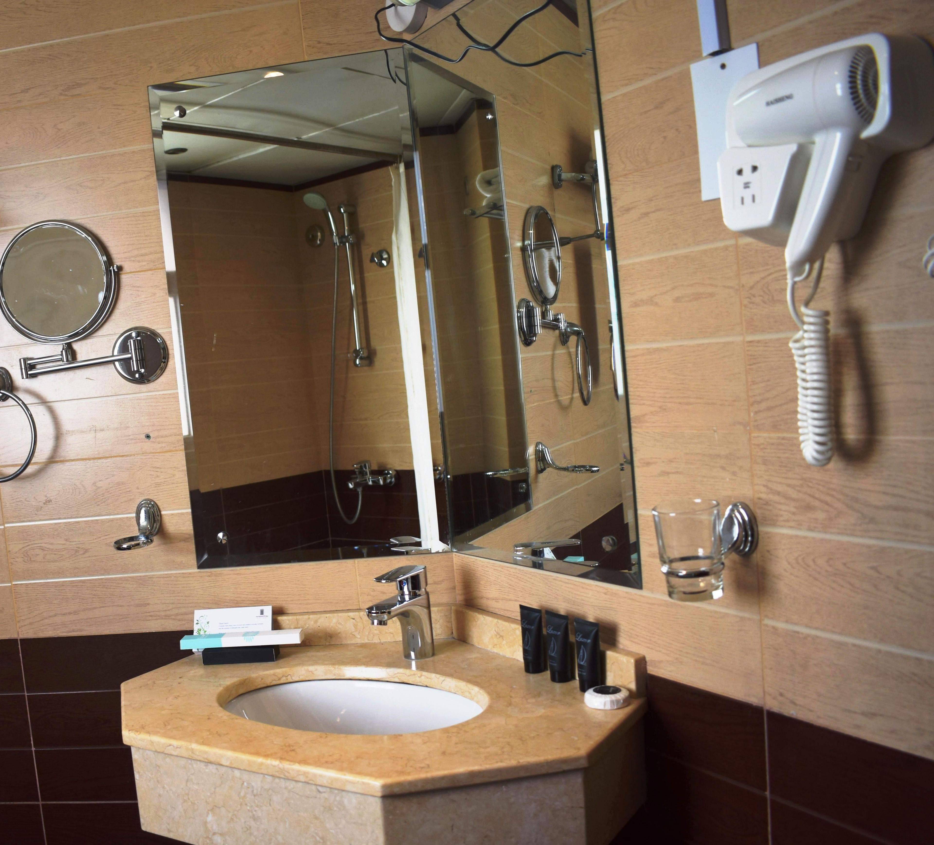 Photo - Manhattan Avenue Hotel