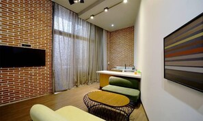 Suite Family Room (Check-in time 6PM / No Pool) | Individually decorated, individually furnished, desk, bed sheets - Hound Hotel Seomyeon 1st Street (Busan)