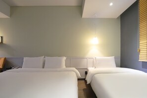 Twin Room (Check-in time 6PM) | 獨特裝潢、布置獨特、書桌、床單