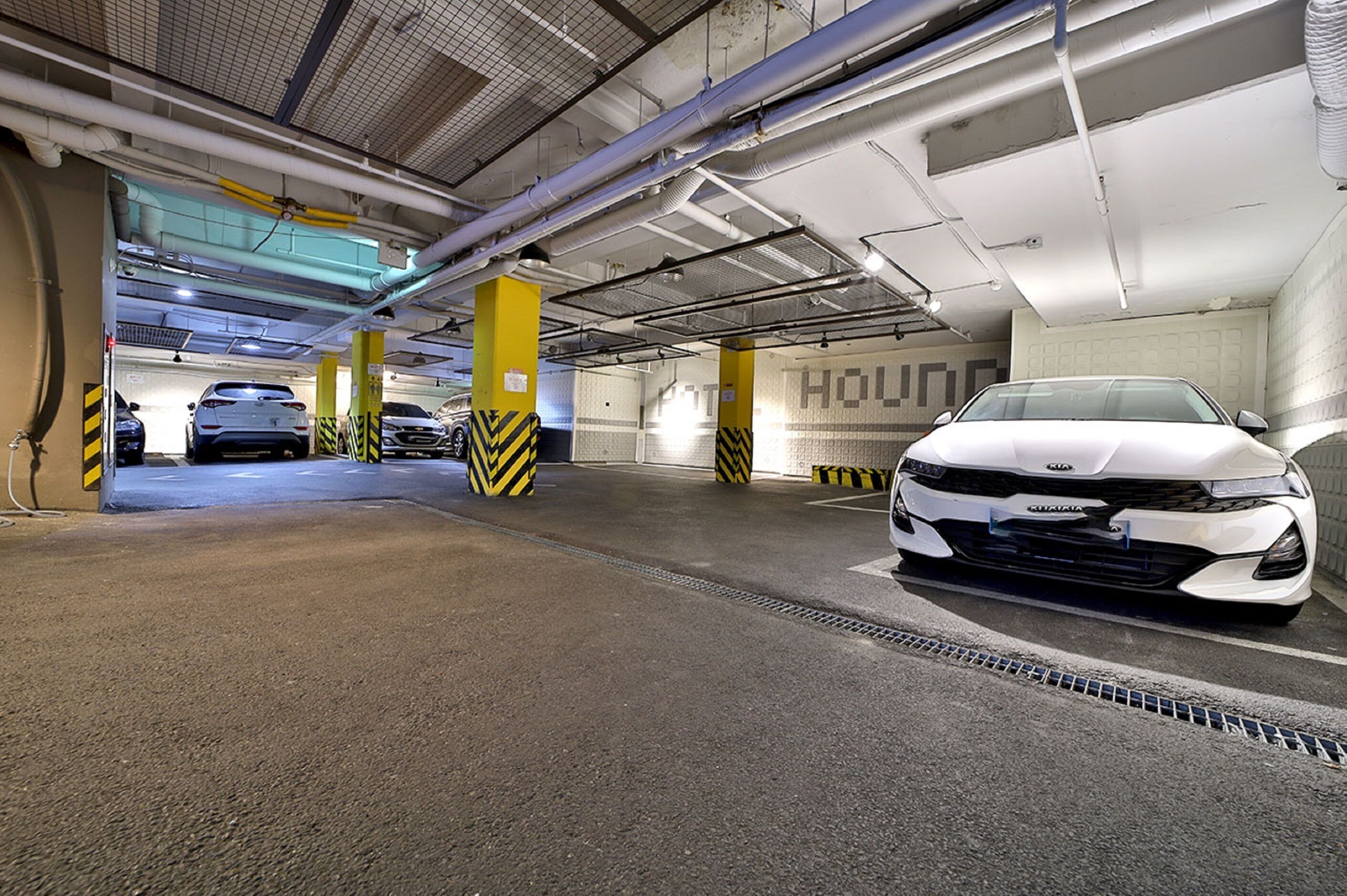 self-parking (surcharge) 10000 per night