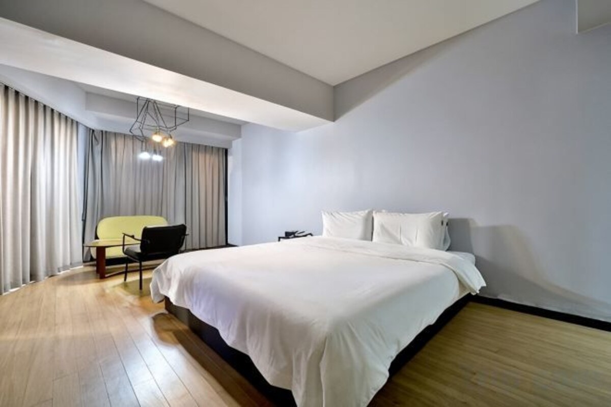 Desk, individually decorated, individually furnished, bed sheets