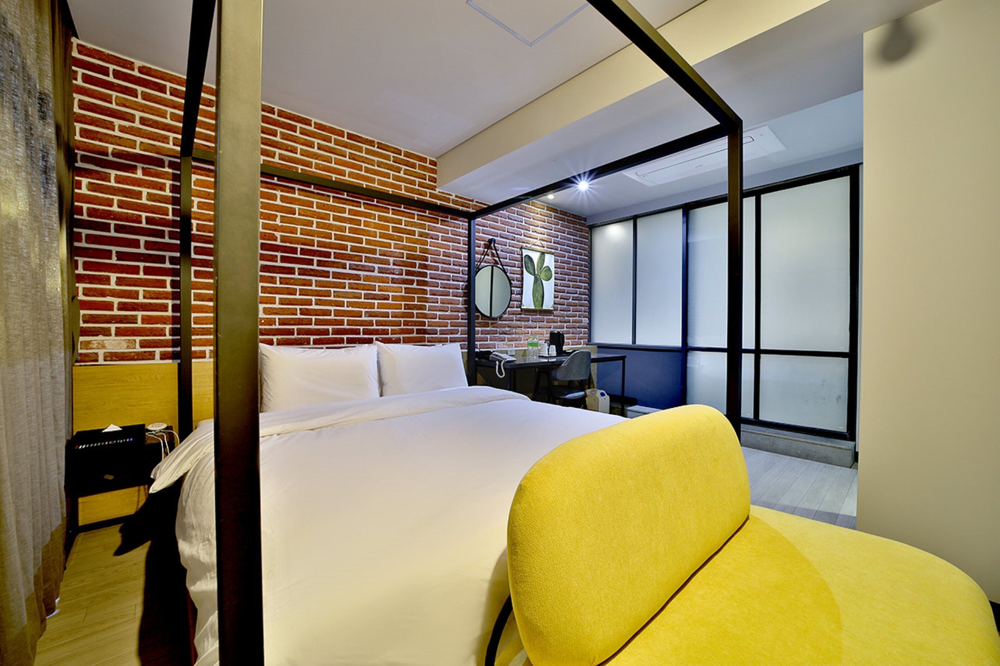 royal double room (check-in time 6pm) | 1 bedroom, individually decorated, individually furnished, desk