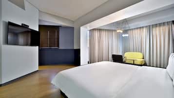 Royal Double Room (Check-in time 6PM) | Individually decorated, individually furnished, desk, bed sheets