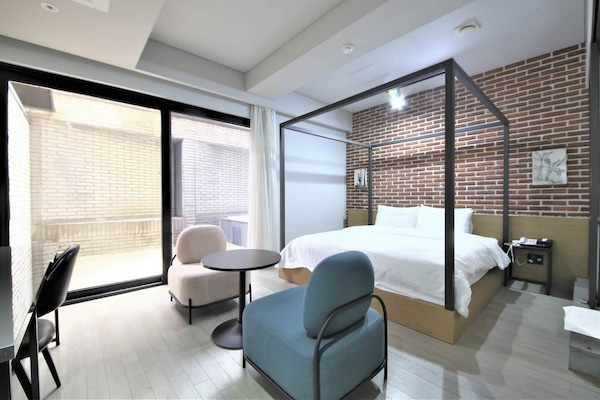 Royal Double Room (Check-in time 6PM) | Individually decorated, individually furnished, desk, bed sheets